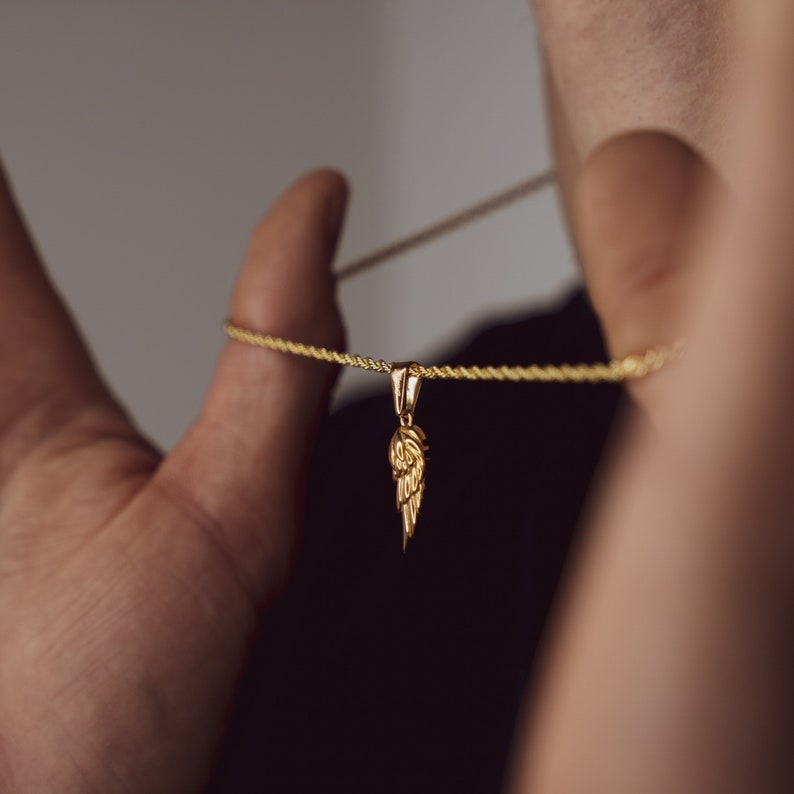 Wing Pendant Necklace (Gold)