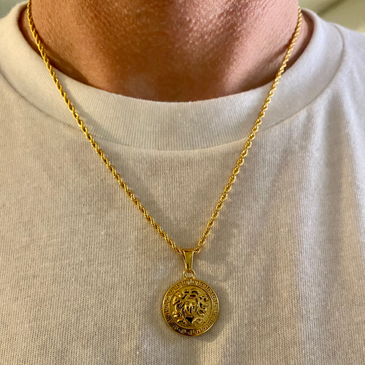 Medusa Pendant Necklace (Gold)