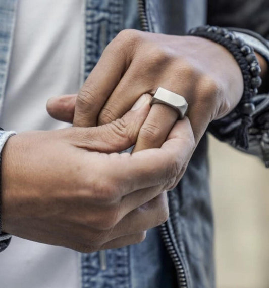 Corner Signet Ring (Silver)