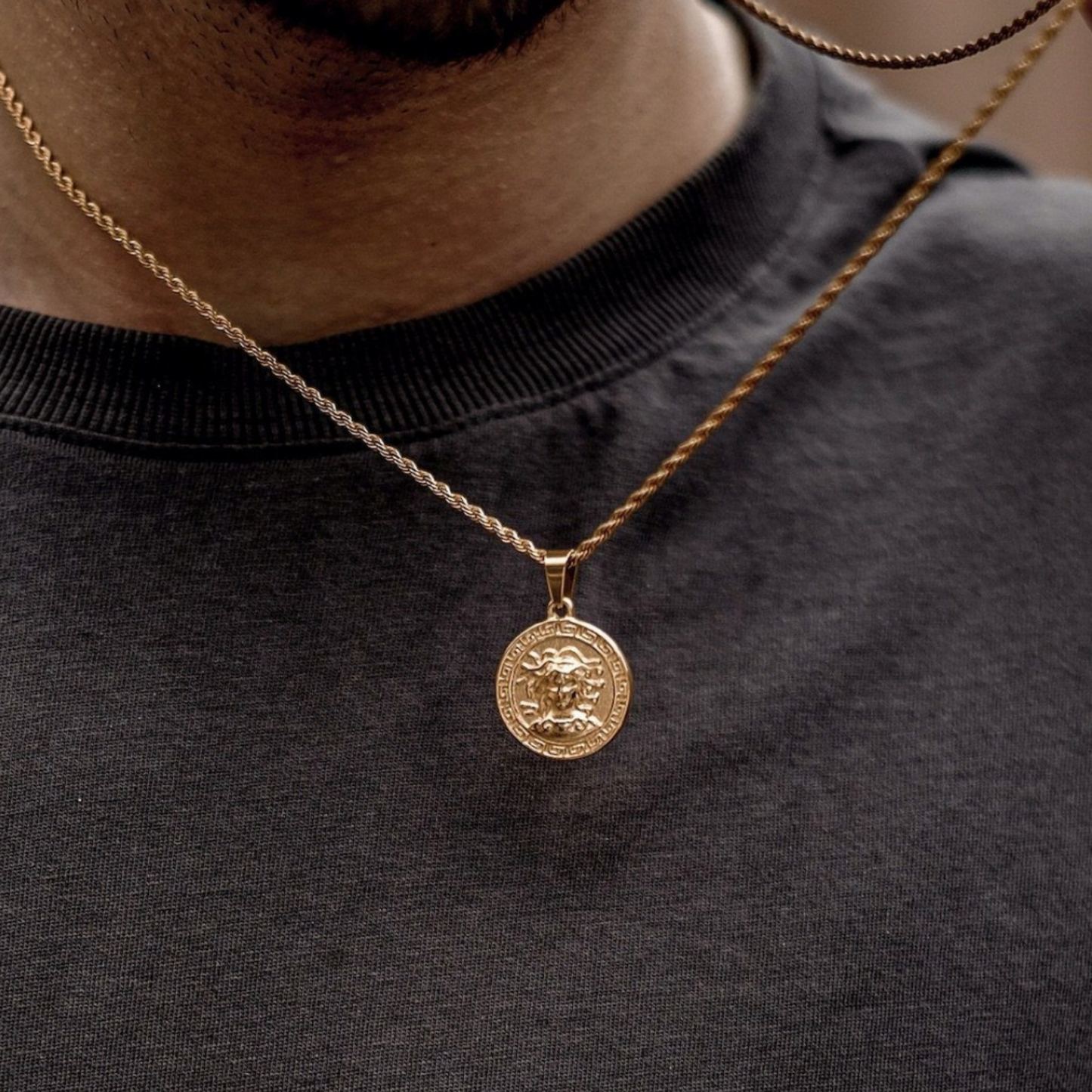 Medusa Pendant Necklace (Gold)